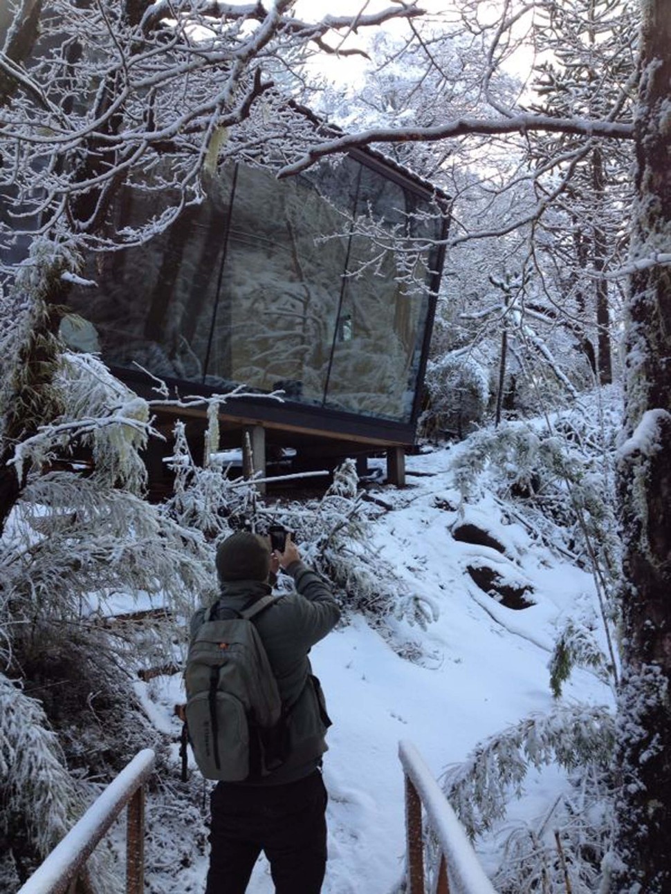 winter-cabin-accessed-elevated-walkway-5-bridge.jpg