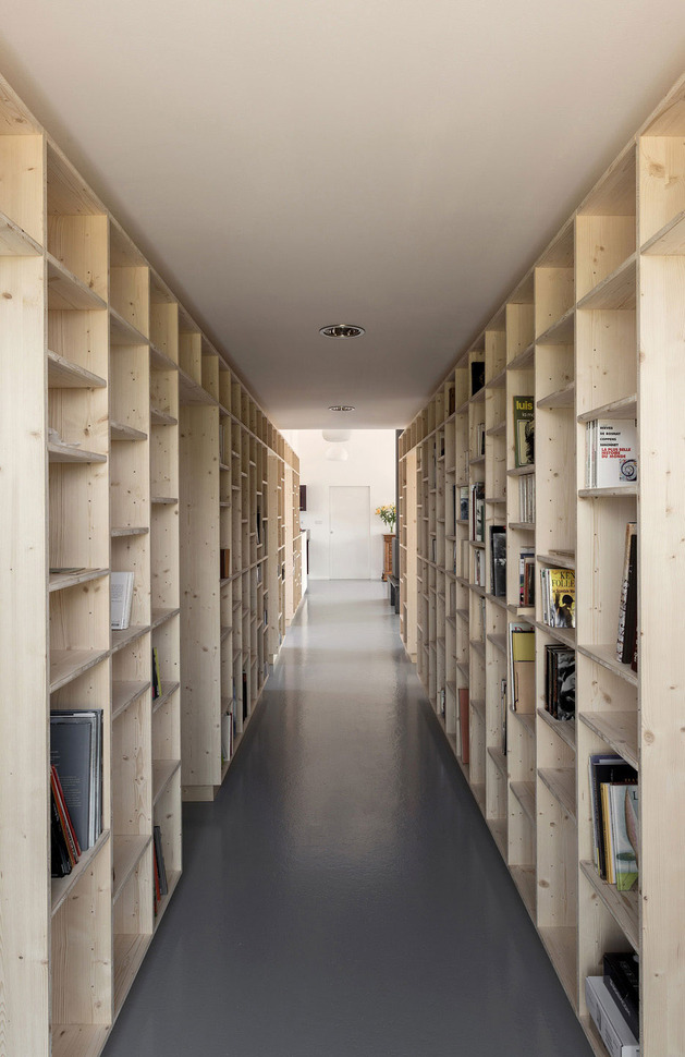 country-home-clean-lines-features-hallway-bookshelves-9-bookshelves.jpg