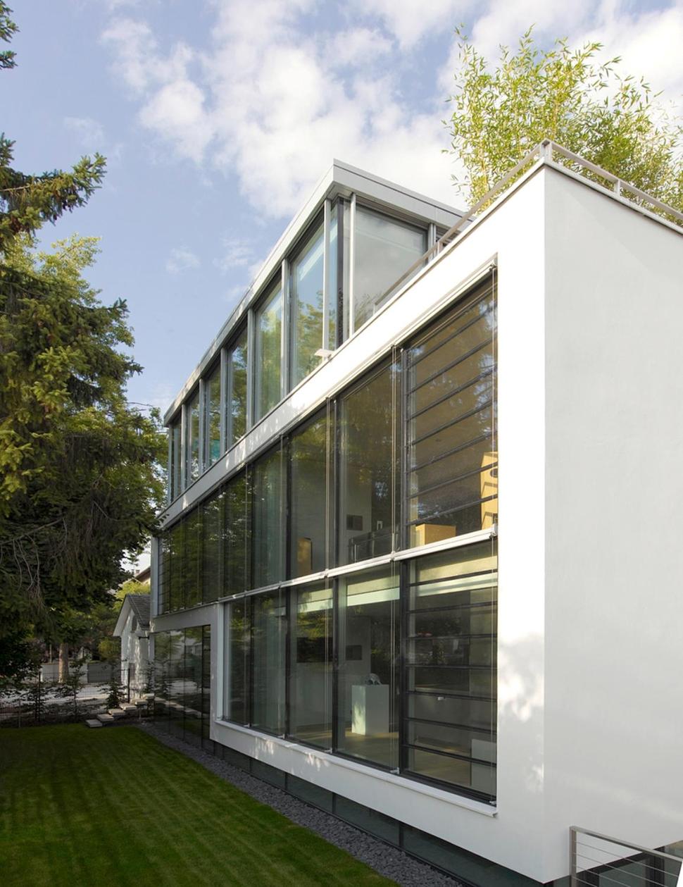 energy-optimized-house-with-roof-terrace-louver-windows-exterior-window-shatters-and-elevator-3.jpg