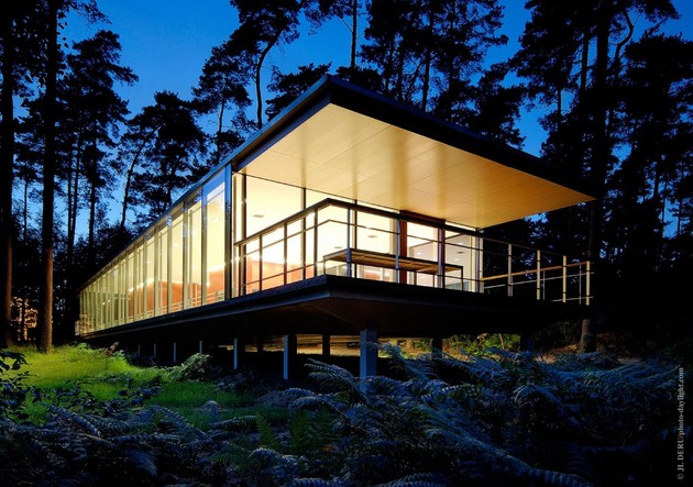glass-pavilion-mirroring-secular-pine-tree-forest-8.jpg