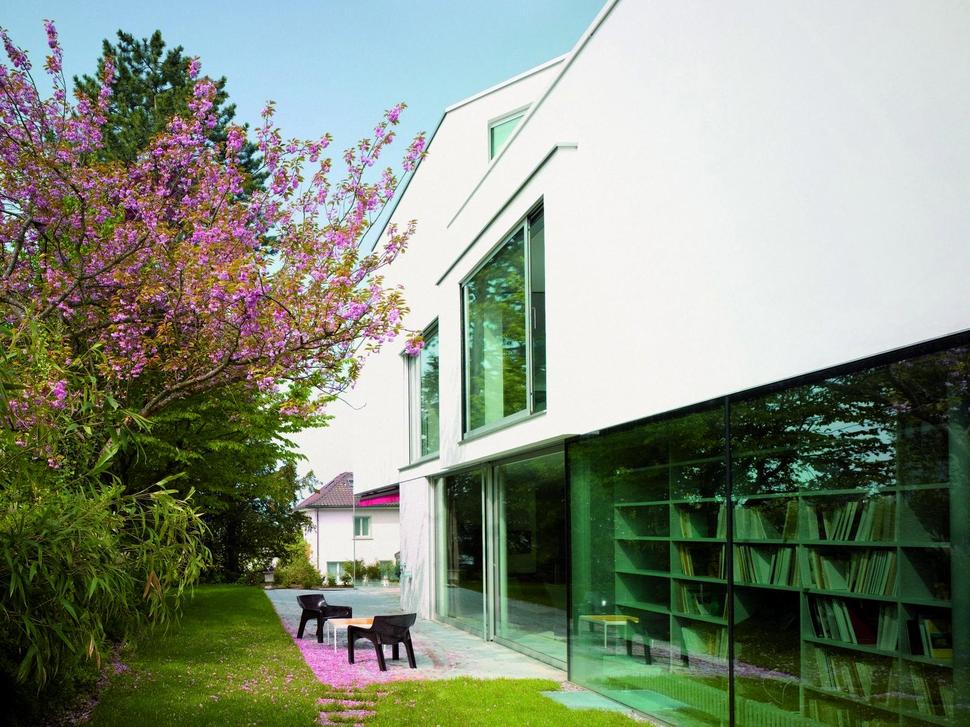 house-with-two-storey-glass-library-5.jpg