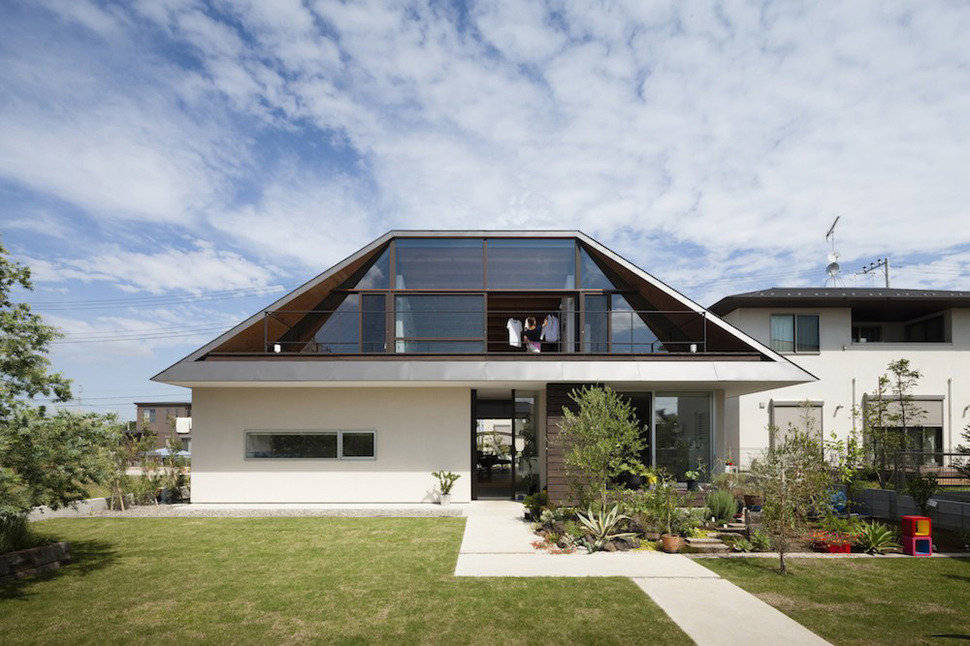 japanese-house-with-hipped-glass-roof-2.jpg