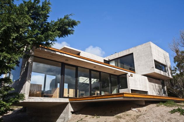 low-maintenance-concrete-beach-house-26-deck.jpg