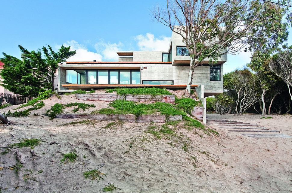 low-maintenance-concrete-beach-house-27-dune.jpg
