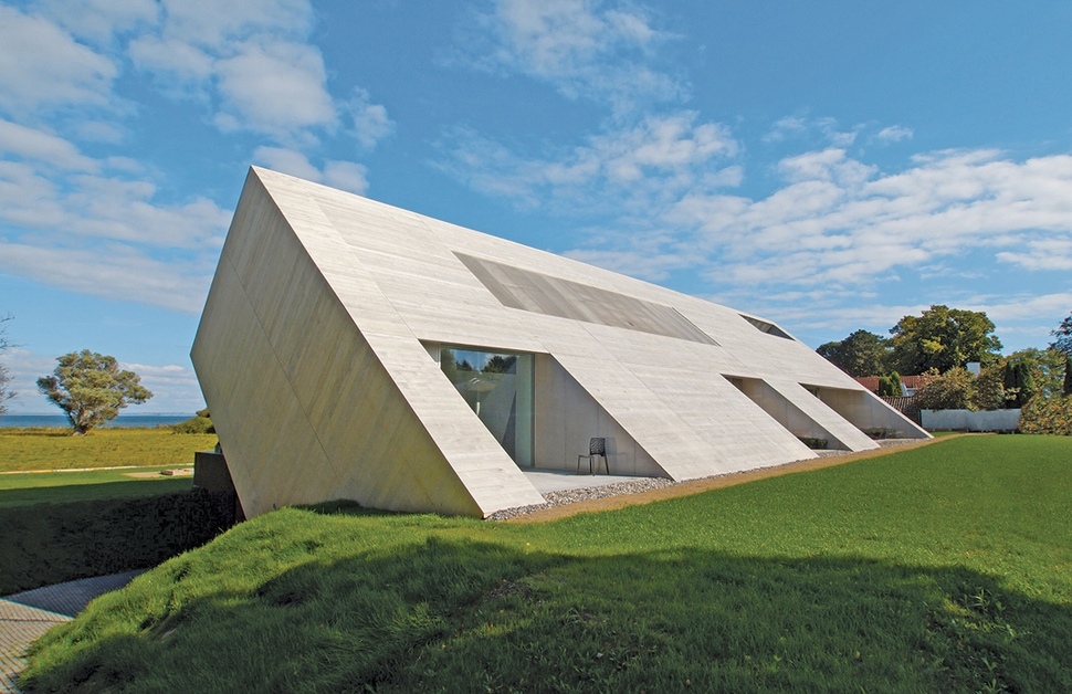 minimalist-home-unique-interpretation-gabled-roof-1-back.jpg