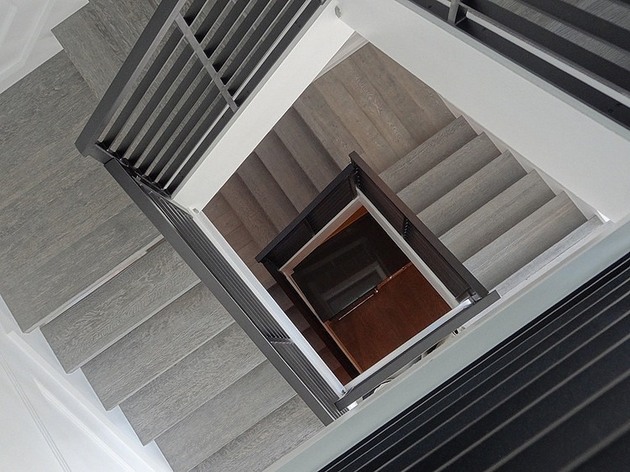 modern-traditional-home-design-unusualarchitectural-elements-14-stair-detail.jpg