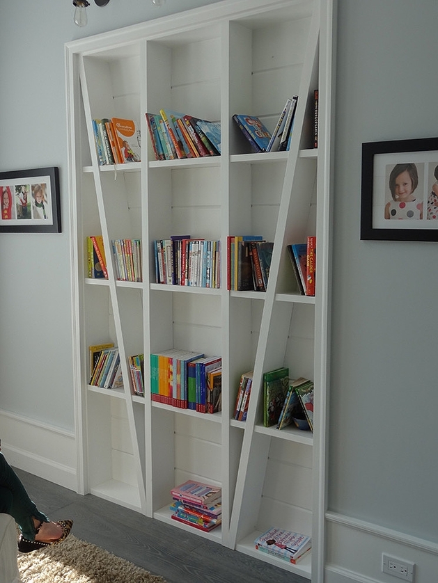 modern-traditional-home-design-unusualarchitectural-elements-4-bookshelf.jpg