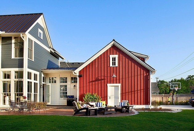 modern-traditional-home-design-unusualarchitectural-elements-9-backyard.jpg
