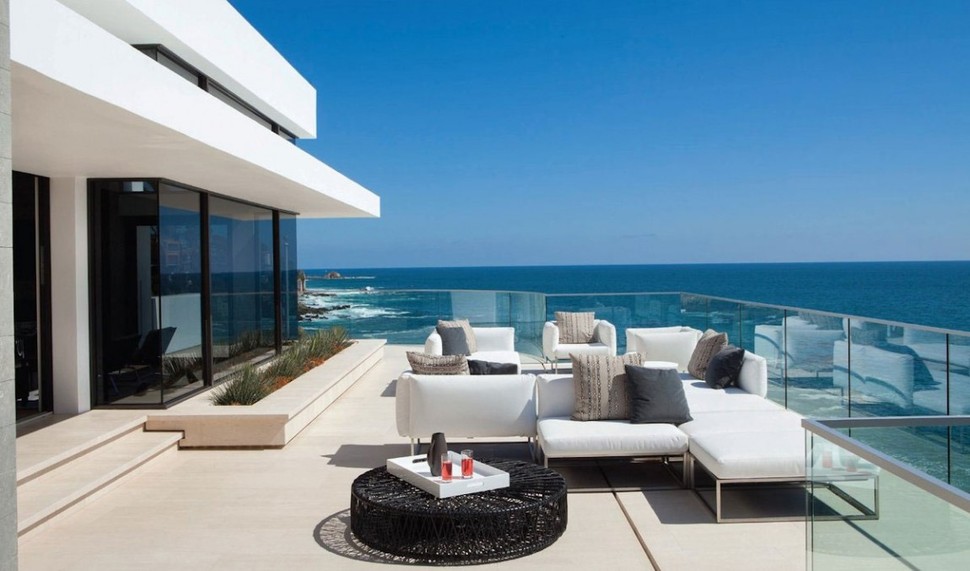 beautiful-family-beach-house-with-stunning-views-2.jpg