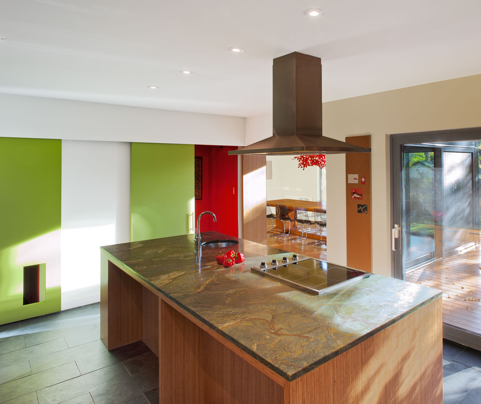 colour-wood-bring-outdoor-atmosphere-into-home-8-kitchen.jpg