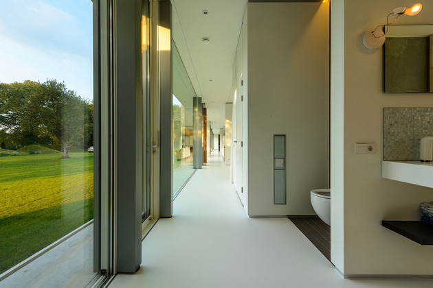 concrete-home-walls-glass-private-pasture-13-toilet.jpg