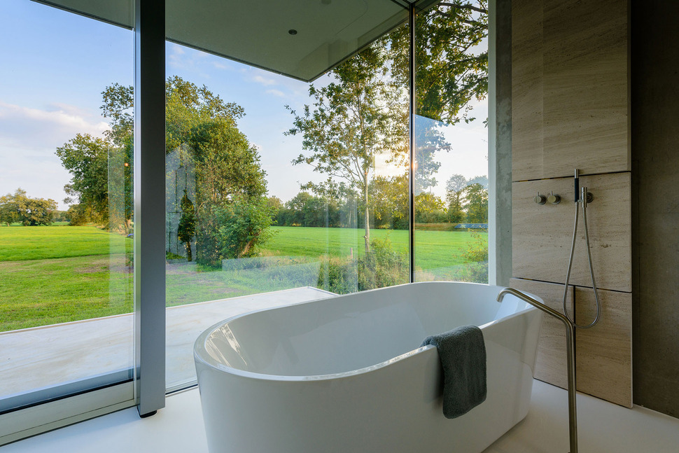 concrete-home-walls-glass-private-pasture-14-bathtub.jpg