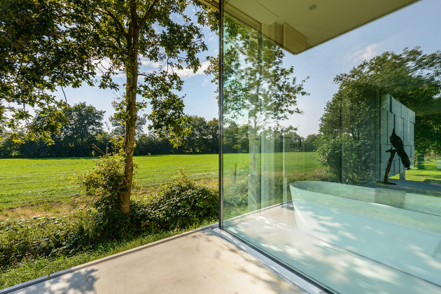 concrete-home-walls-glass-private-pasture-15-bathtub.jpg