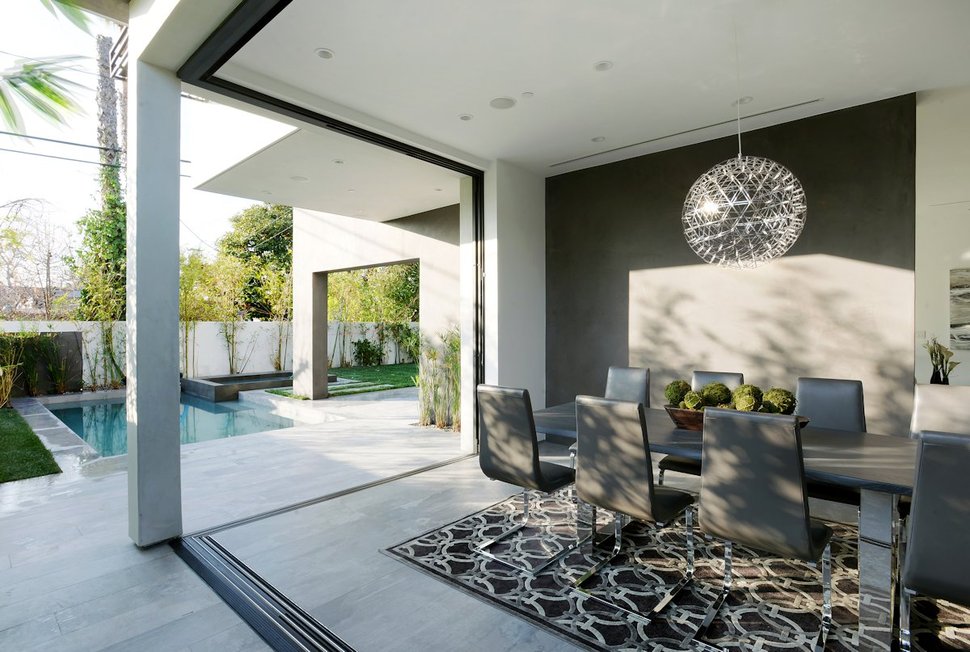 contemporary-home-pool-black-white-iterior-1-dining.jpg