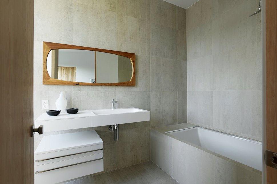 contemporary-home-pool-black-white-iterior-25-bath.jpg