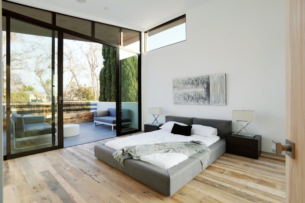 contemporary-home-pool-black-white-iterior-28-master-suite.jpg