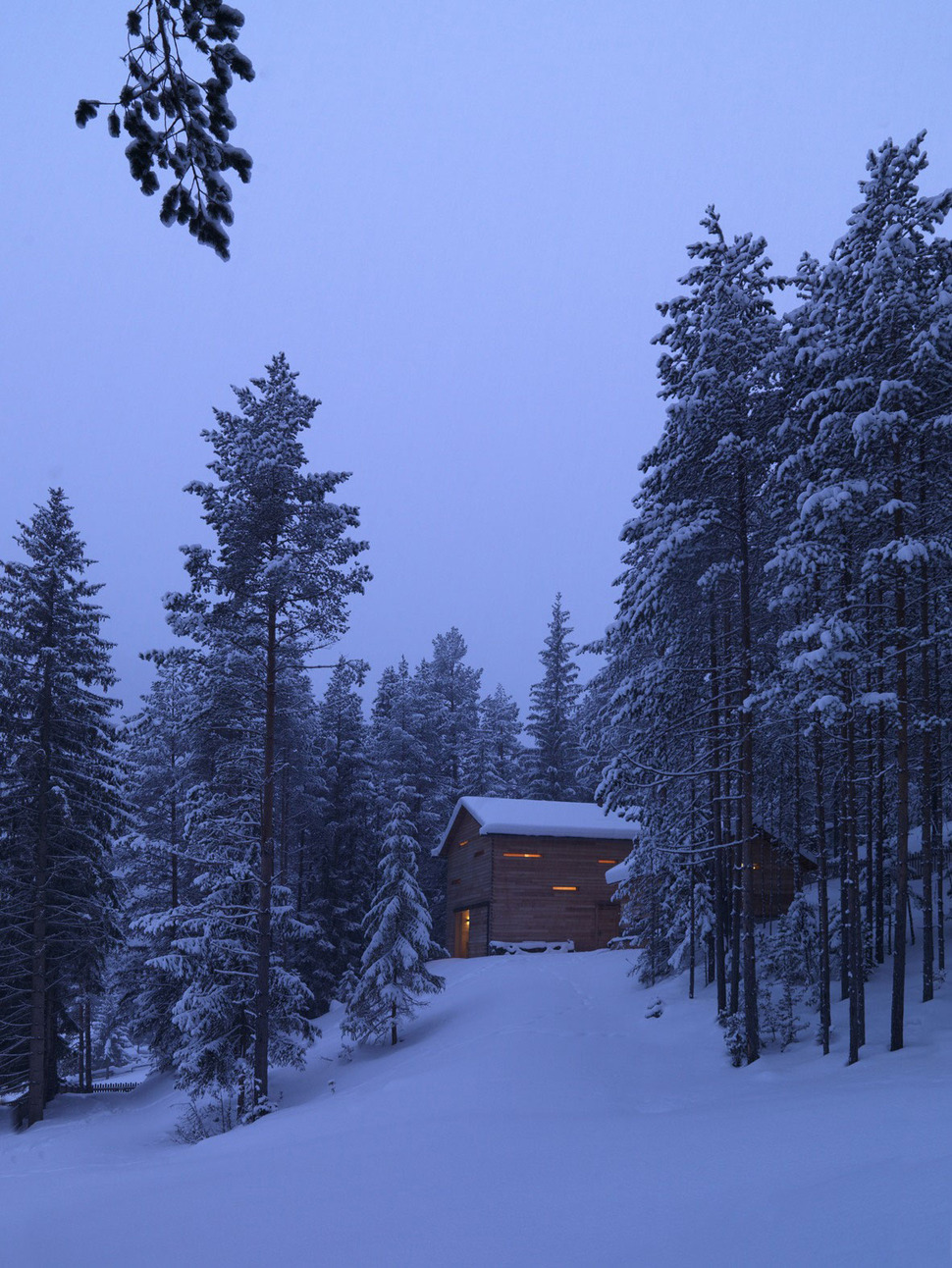 cozy-mountain-cabin-can-open-to-elements-2-site.jpg