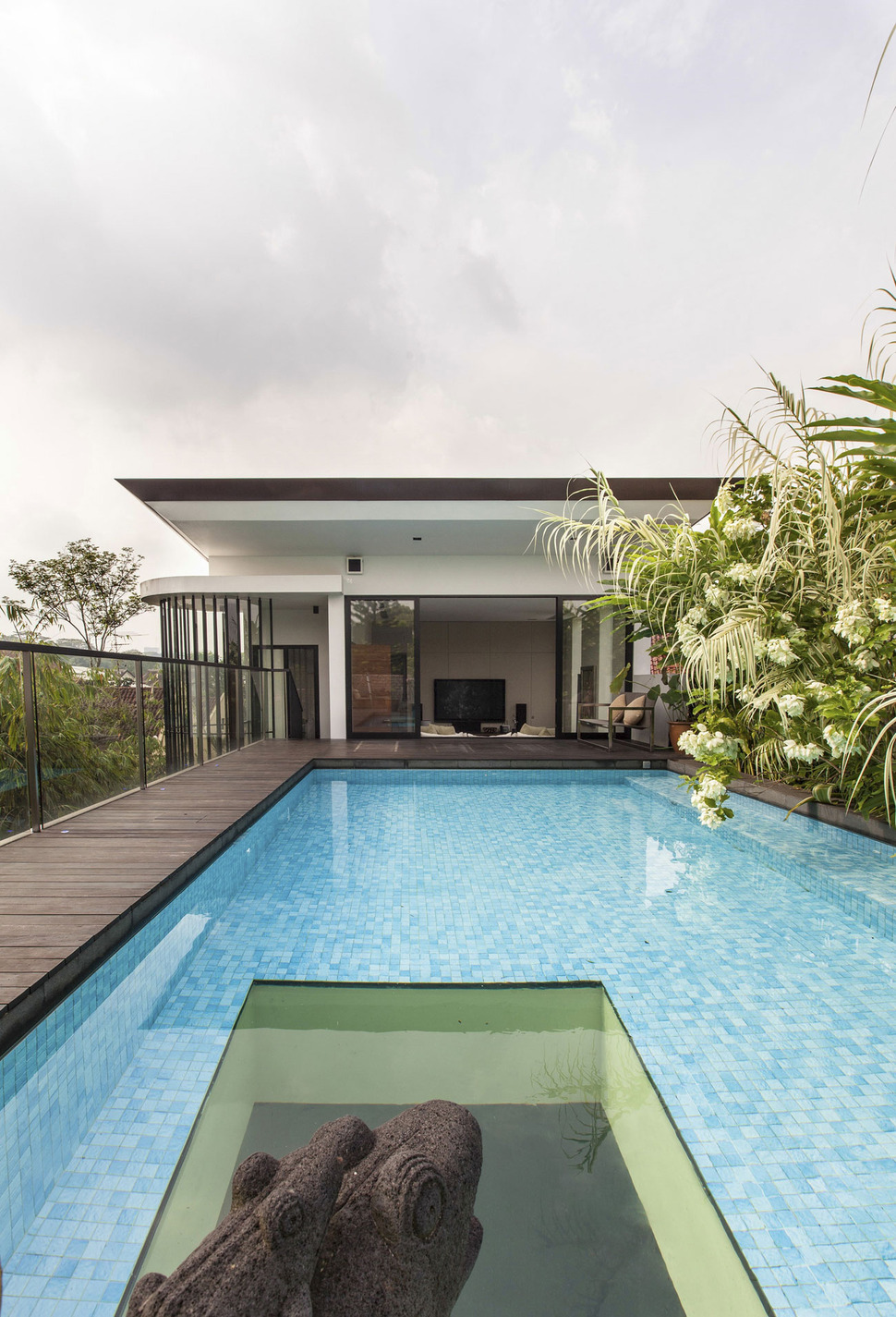 lush-gardens-peekaboo-roof-pool-define-contemporary-home-11-pool.jpg