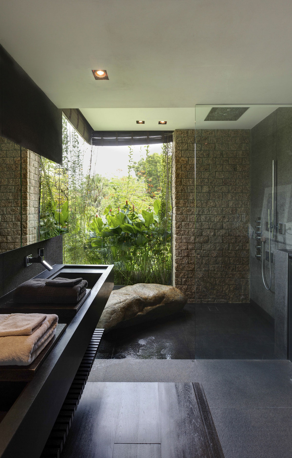 lush-gardens-peekaboo-roof-pool-define-contemporary-home-17-bath.jpg