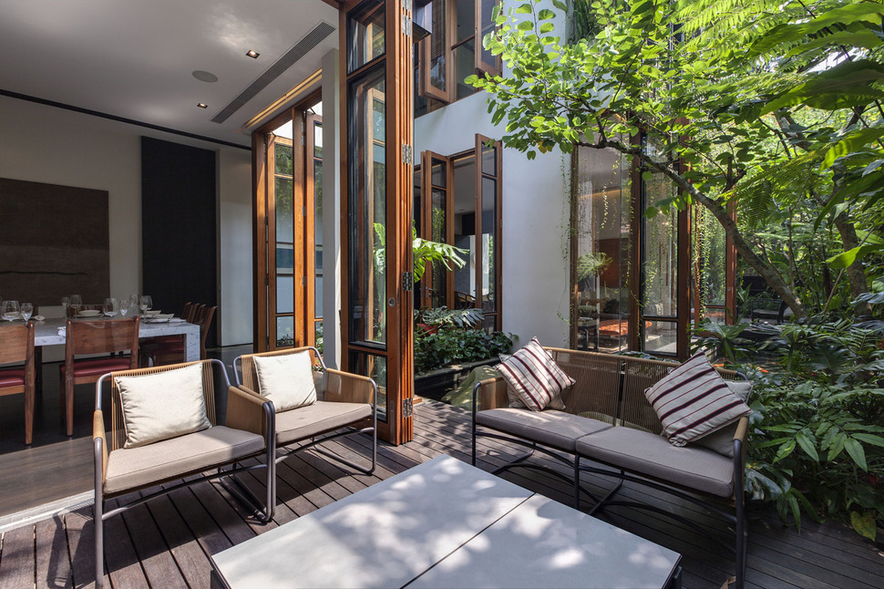 lush-gardens-peekaboo-roof-pool-define-contemporary-home-24-outdoor-lounge.jpg