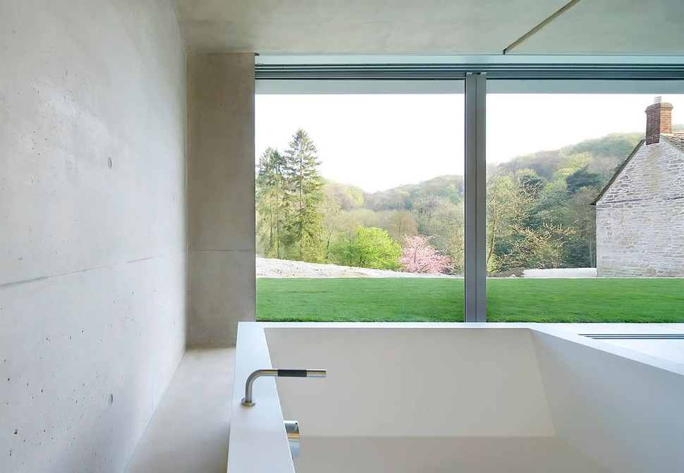 minimal-white-extension-to-traditional-british-home-24-tub.jpg