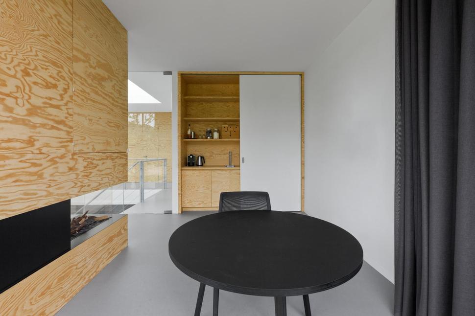 minimalist-home-uses-pine-ply-design-elements-4-dining.jpg