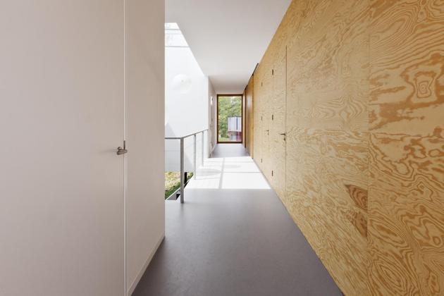 minimalist-home-uses-pine-ply-design-elements-6-hall.jpg