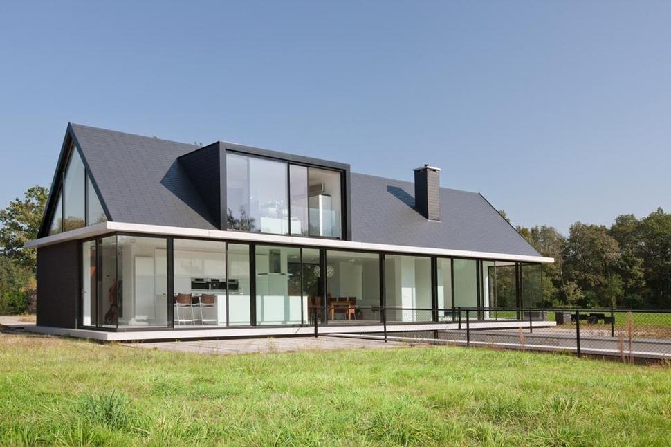 modern-barn-style-home-showcases-glazings-below-grade-ramp-2-site.jpg