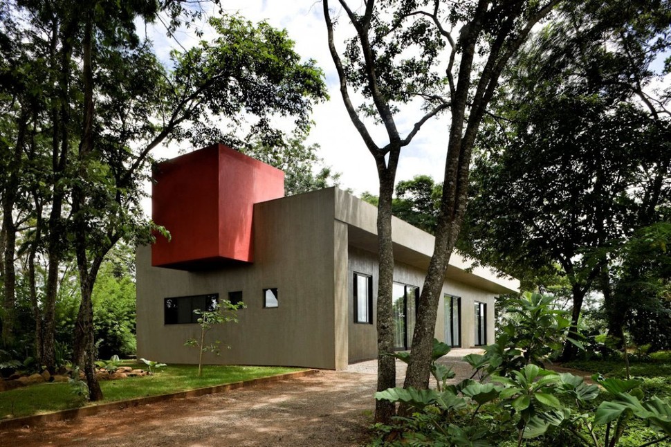 modern-house-made-of-concrete-boxes-2.jpg