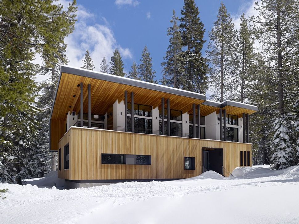 modern-mountain-home-railroad-avalanche-shed-design-muse-17-balcony.jpg