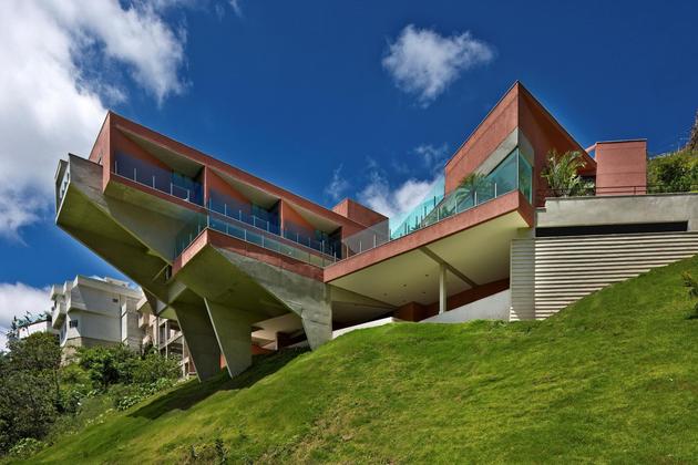 sculptural-concrete-house-built-on-a-steep-slope-13.jpg