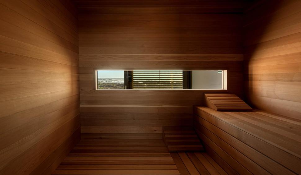 beach-house-with-reconfigurable-wood-panels-11-sauna.jpg