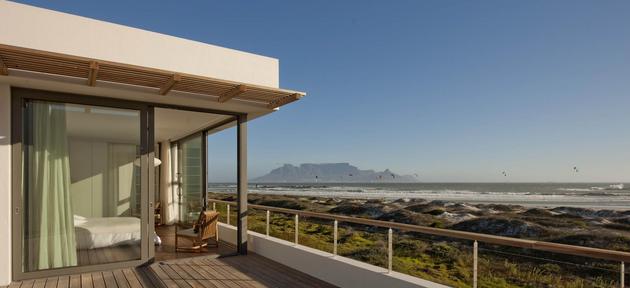 beach-house-with-reconfigurable-wood-panels-7-upper-bedroom-deck.jpg