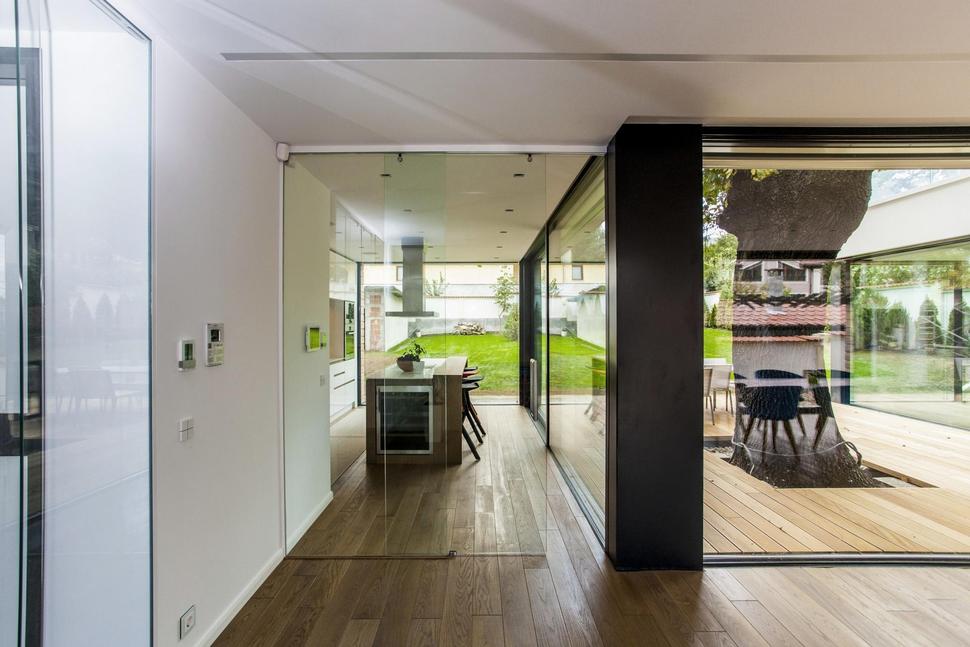 home-incorporates-thermal-balance-oaks-design-9-kitchen.jpg