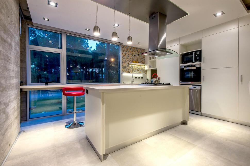 house-built-focus-day-night-lighting-16-kitchen.jpg
