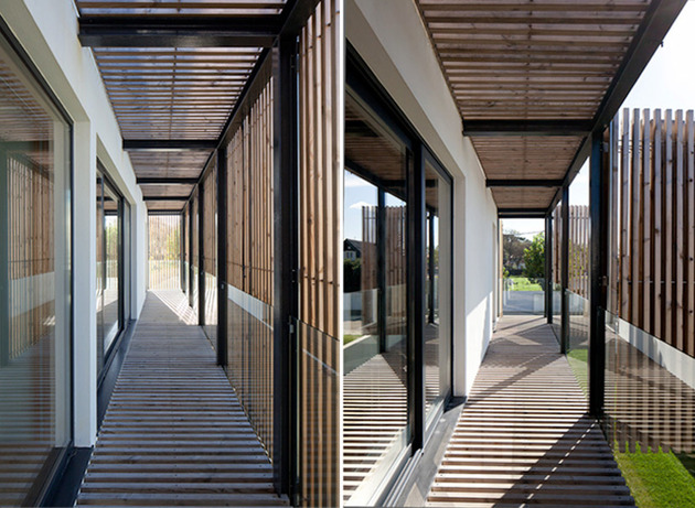 house-operable-wood-louvers-temperature-control-13-terrace.jpg