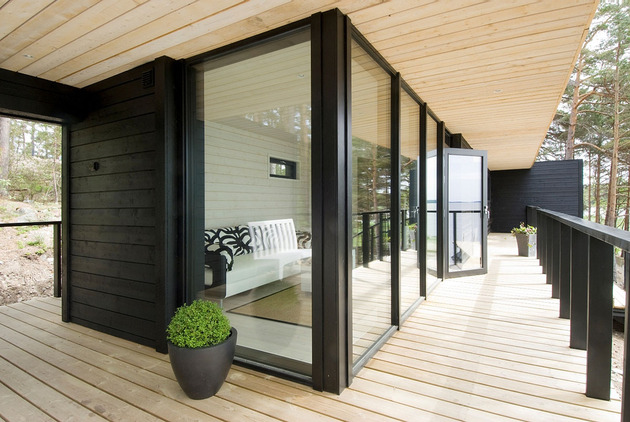 modern-wooden-vacation-house-built-on-rocks-5-window-row.jpg