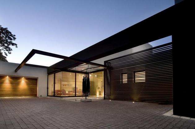 single-storey-home-flat-roof-future-vertical-expansion-3-garage.jpg