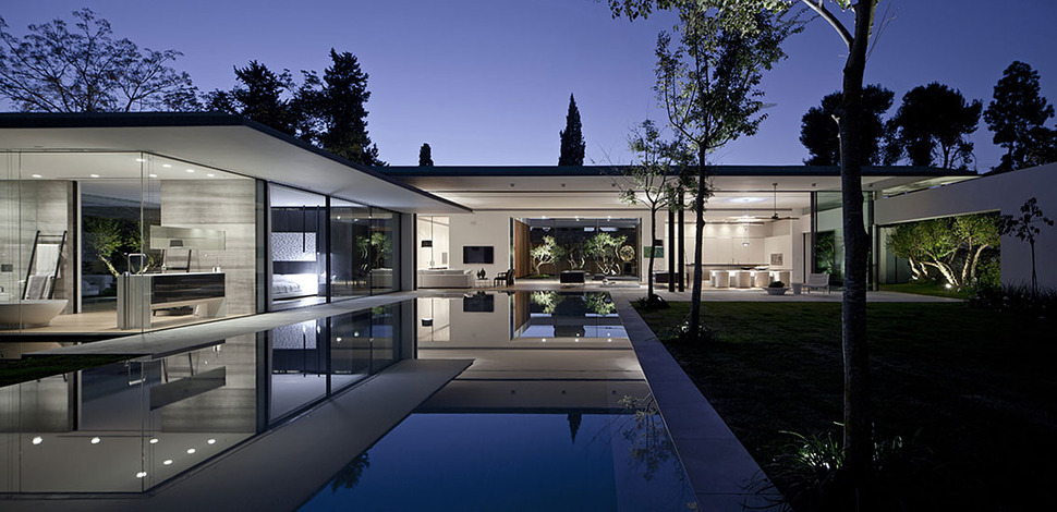 tranquil-glass-walled-house-with-innovative-furnishings-1-full-rear.jpg