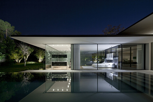tranquil-glass-walled-house-with-innovative-furnishings-11-master-wing.jpg