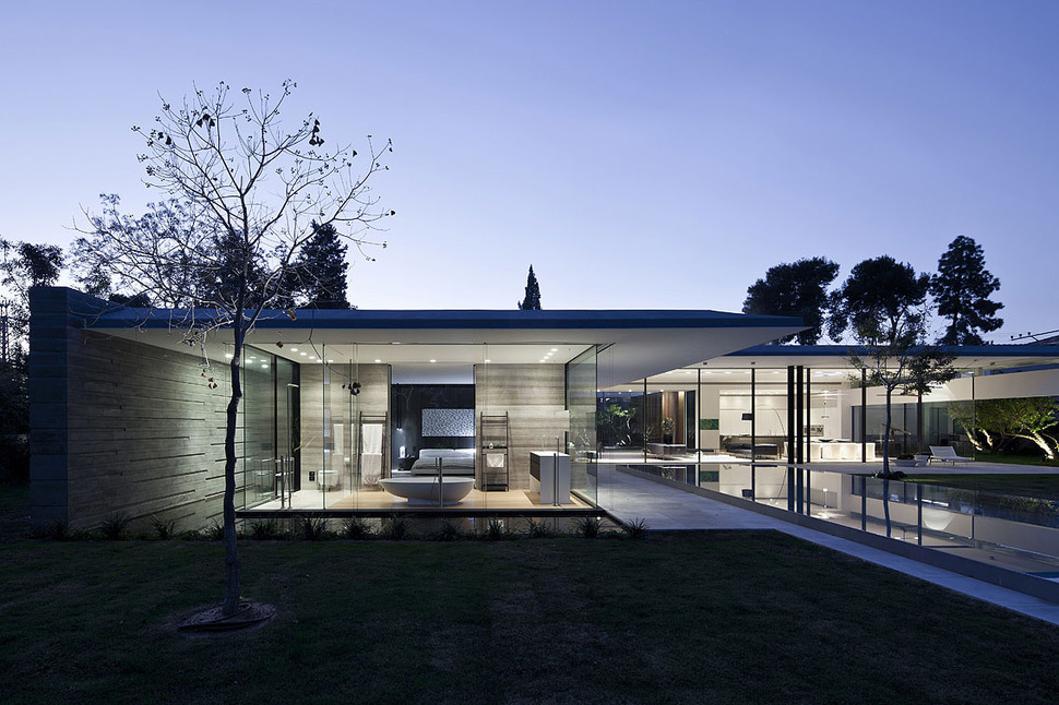 tranquil-glass-walled-house-with-innovative-furnishings-14-roof-overhang.jpg