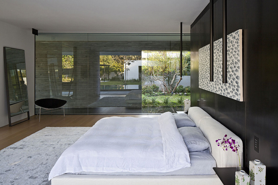 tranquil-glass-walled-house-with-innovative-furnishings-21-master-bedroom-side.jpg