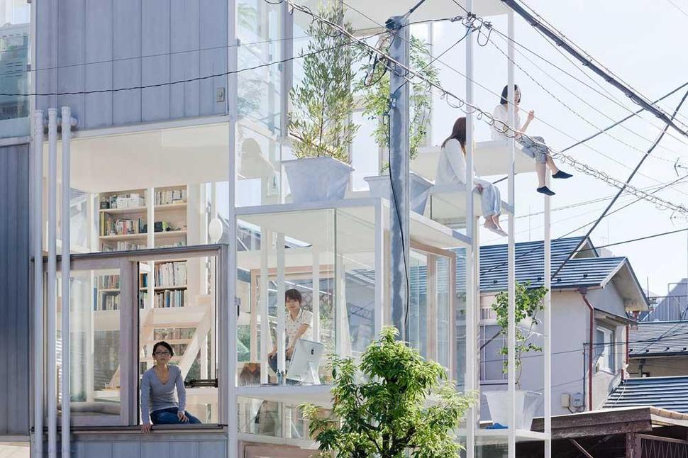 urban-glass-walled-house-with-platform-living-spaces-3-edge-sitting.jpg