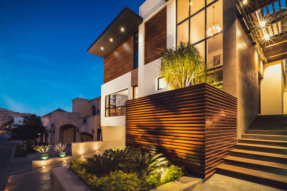 3-level-slope-house-deck-over-pool-house-3-planter.jpg