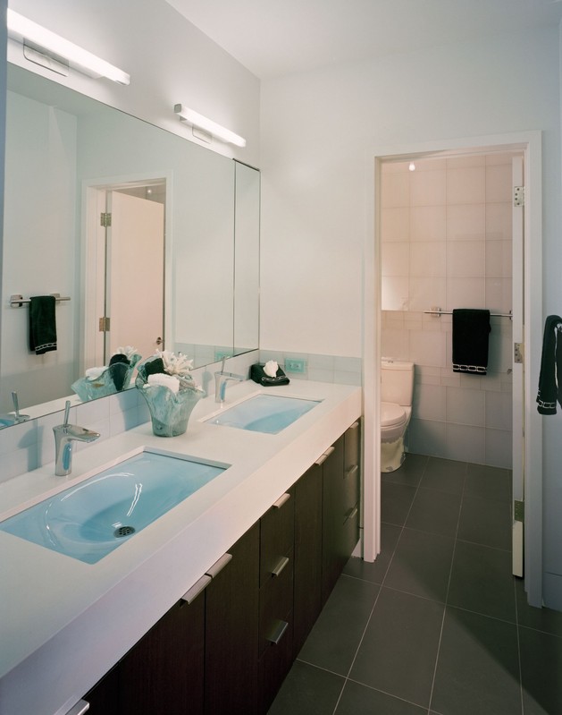 4200sqft-home-designed-around-cooking-views-20-bath.jpg