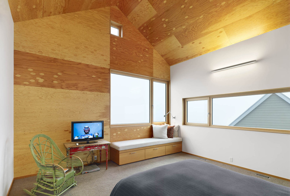 barn-style-home-studio-feature-douglas-fir-ceilings-trim-6-bed.jpg