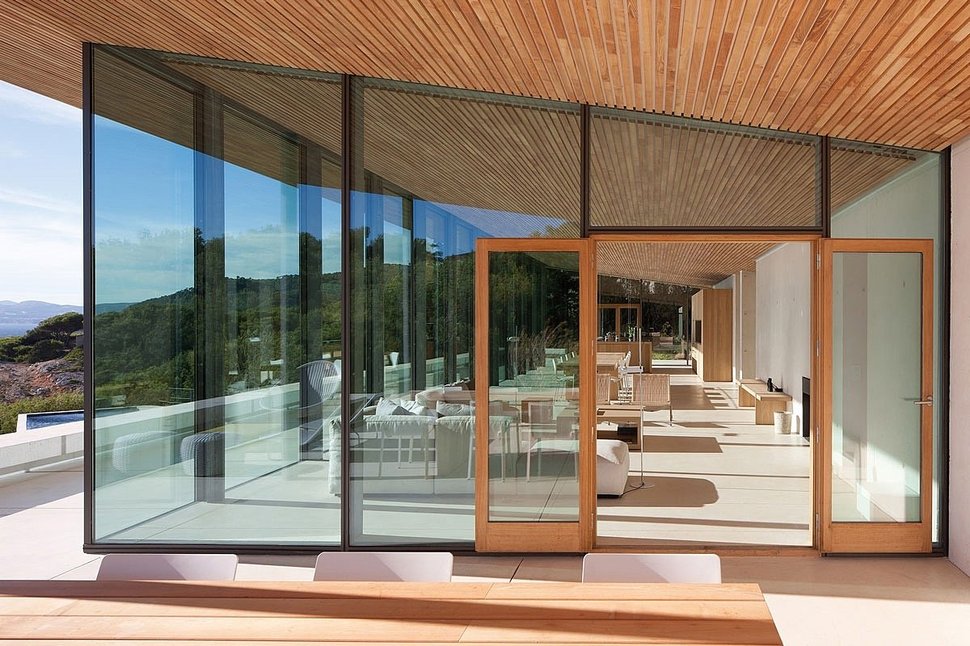 concrete-glass-home-main-level-wood-ceiling-1-social.jpg