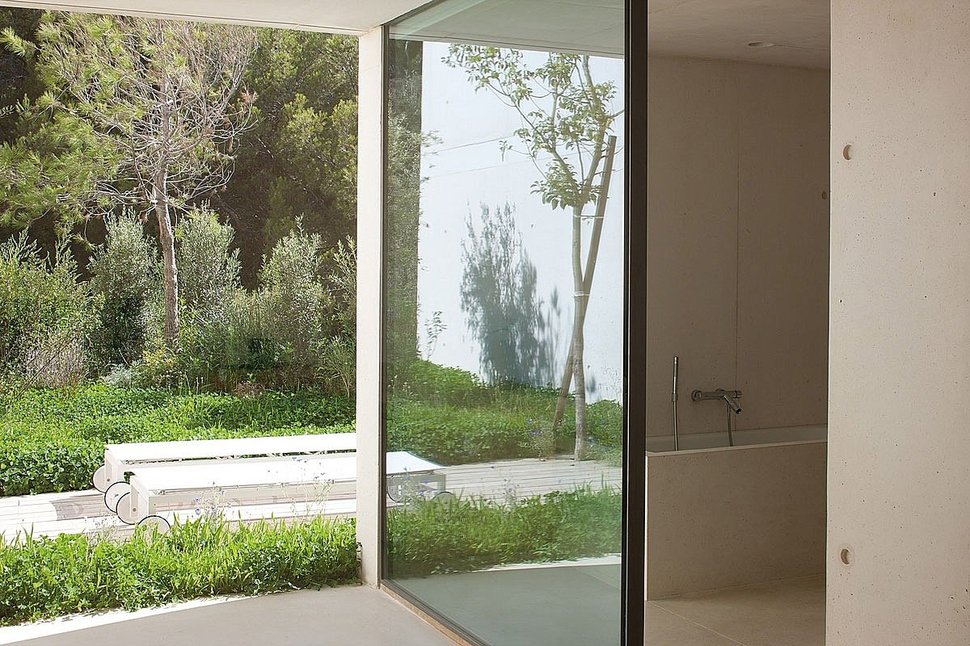 concrete-glass-home-main-level-wood-ceiling-23-bath.jpg