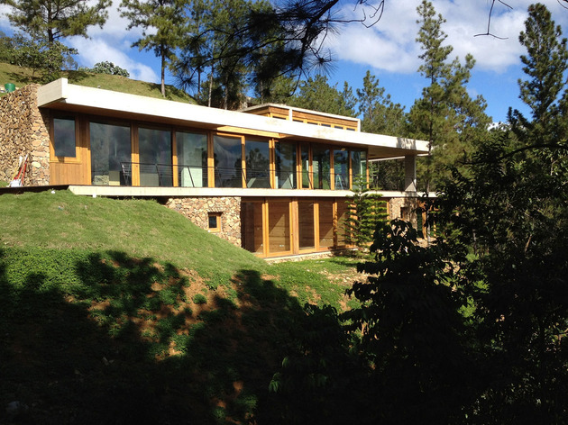 grass-roofed-home-built-slope-hillside-cooling-19-exterior.jpg
