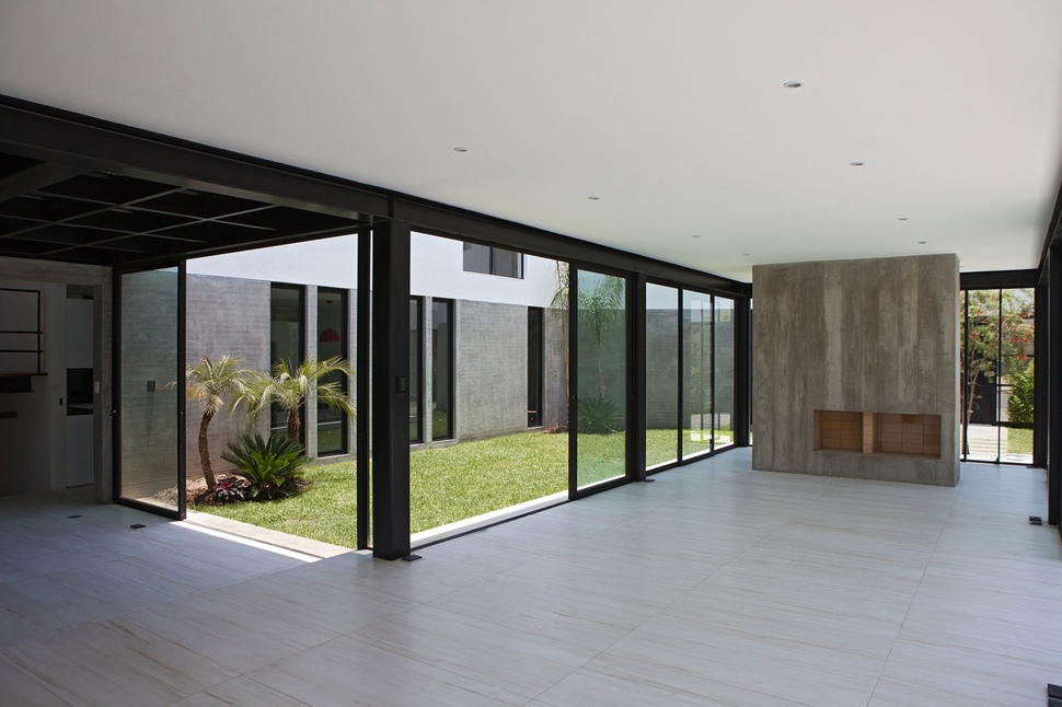 house-with-detached-glass-walled-living-area-16-main-room.jpg